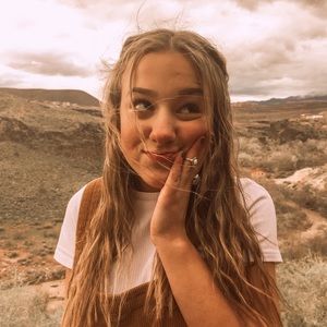 Meet your Posher, Becca